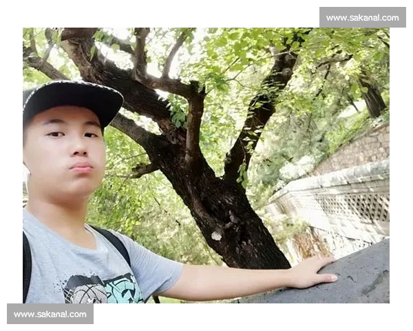 亚马尔父亲节晒童年合照：爸爸，永远爱你！