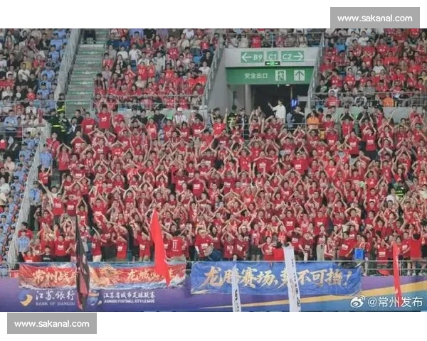 最红啦啦队出征苏超！激情助威点燃绿茵场